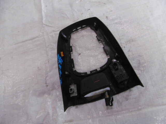 RENAULT SCENIC III OSŁONA RAMKA TUNELU 969330001R Typ samochodu Samochody osobowe