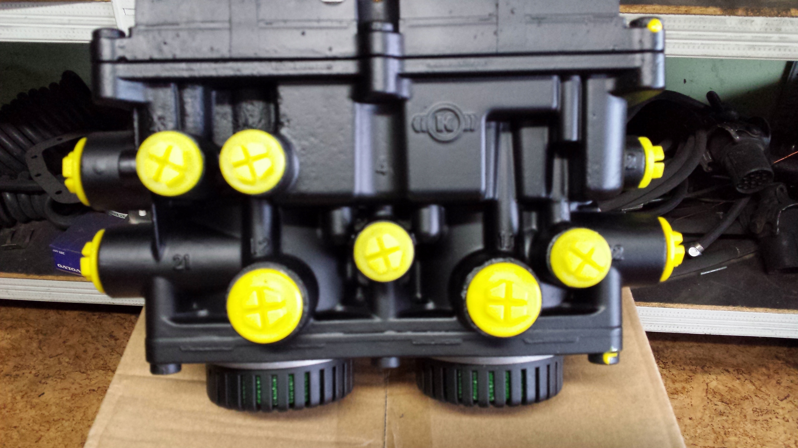 Клапан модулятор напівпричепа KNORR ES2053 ES2050