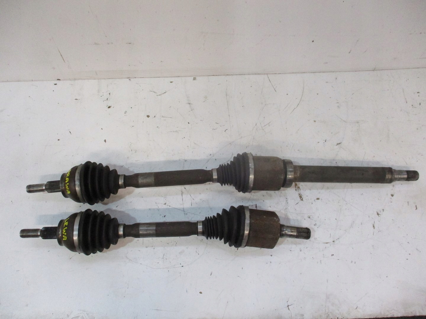 ПІВВІСЬ ПРАВИЙ FORD KUGA MK2 17R 1,5 TDCI