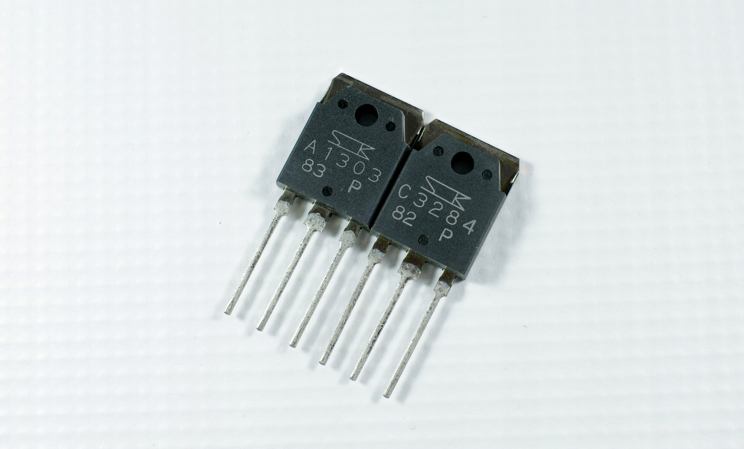 

2SC3284 2SA1303 tranzystory audio Sanken
