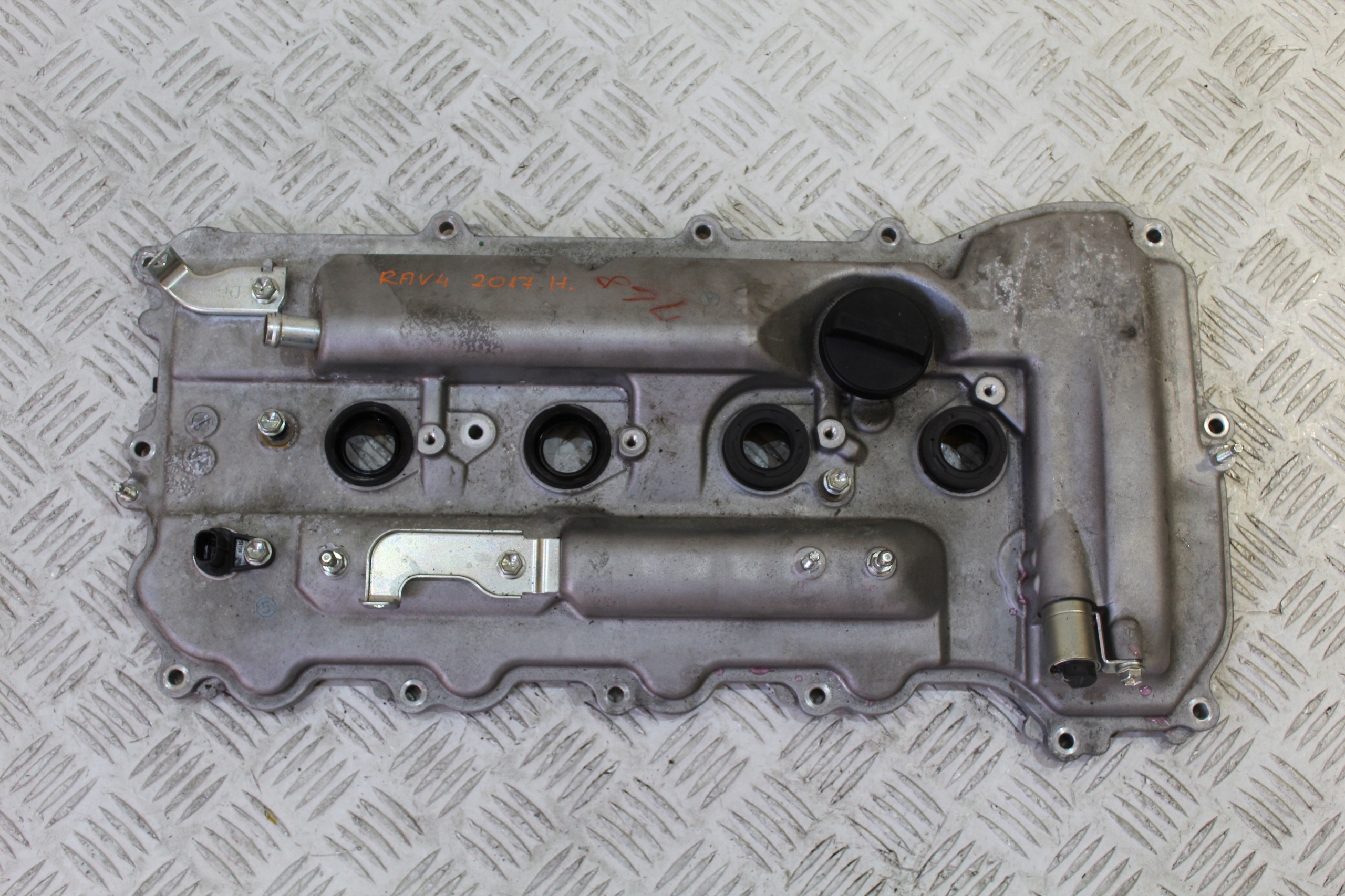 КРИШКА КЛАПАНА ГОЛОВКИ RAV4 IV 4 LIFT
