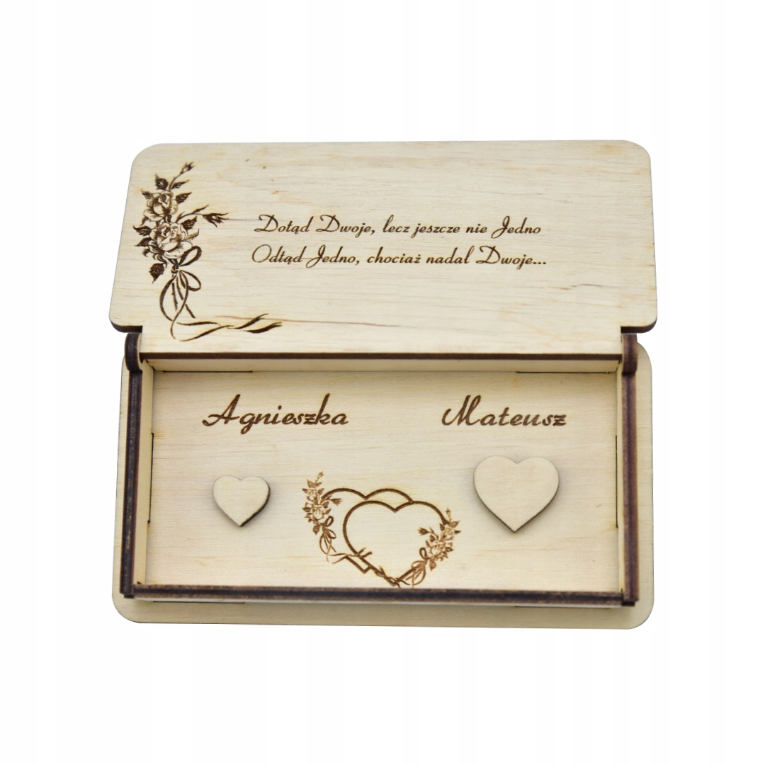 

Pudełko na obrączki ślubne, grawerowane. Unikat!