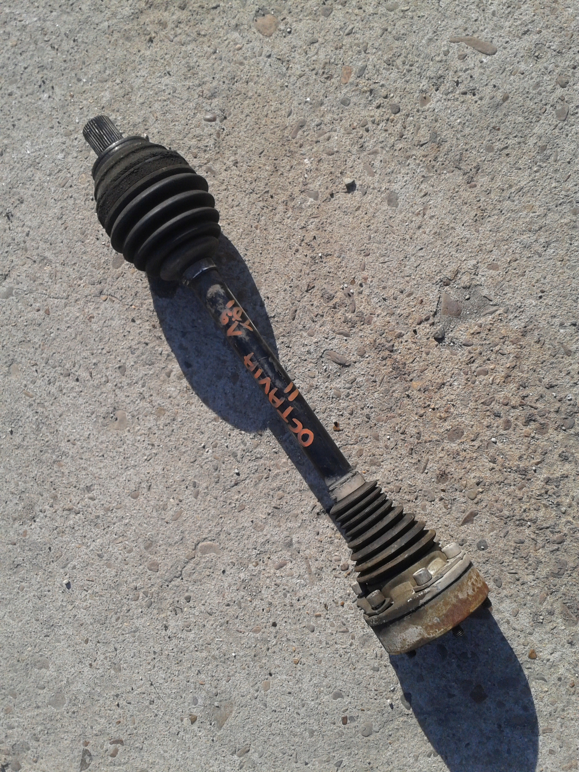 ПІВВІСЬ ЛІВИЙ OCTAVIA II 1.9 TDI 105KM 1K0407271AT