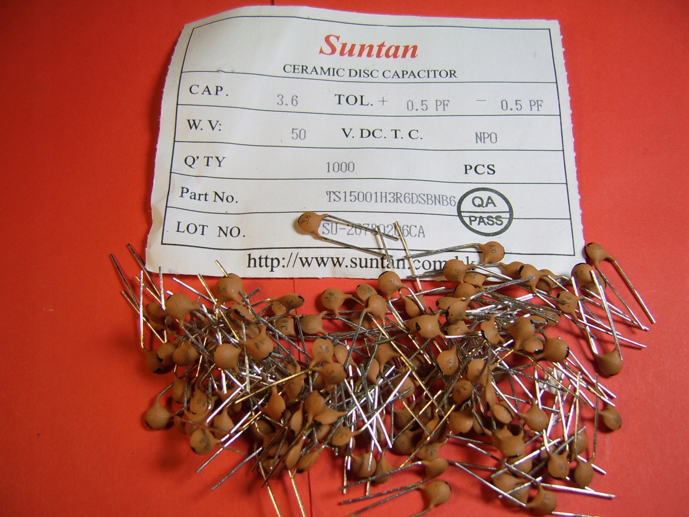 100x 3.6pF 50V +/-0.5pF NP0 kond. ceramiczny Tht