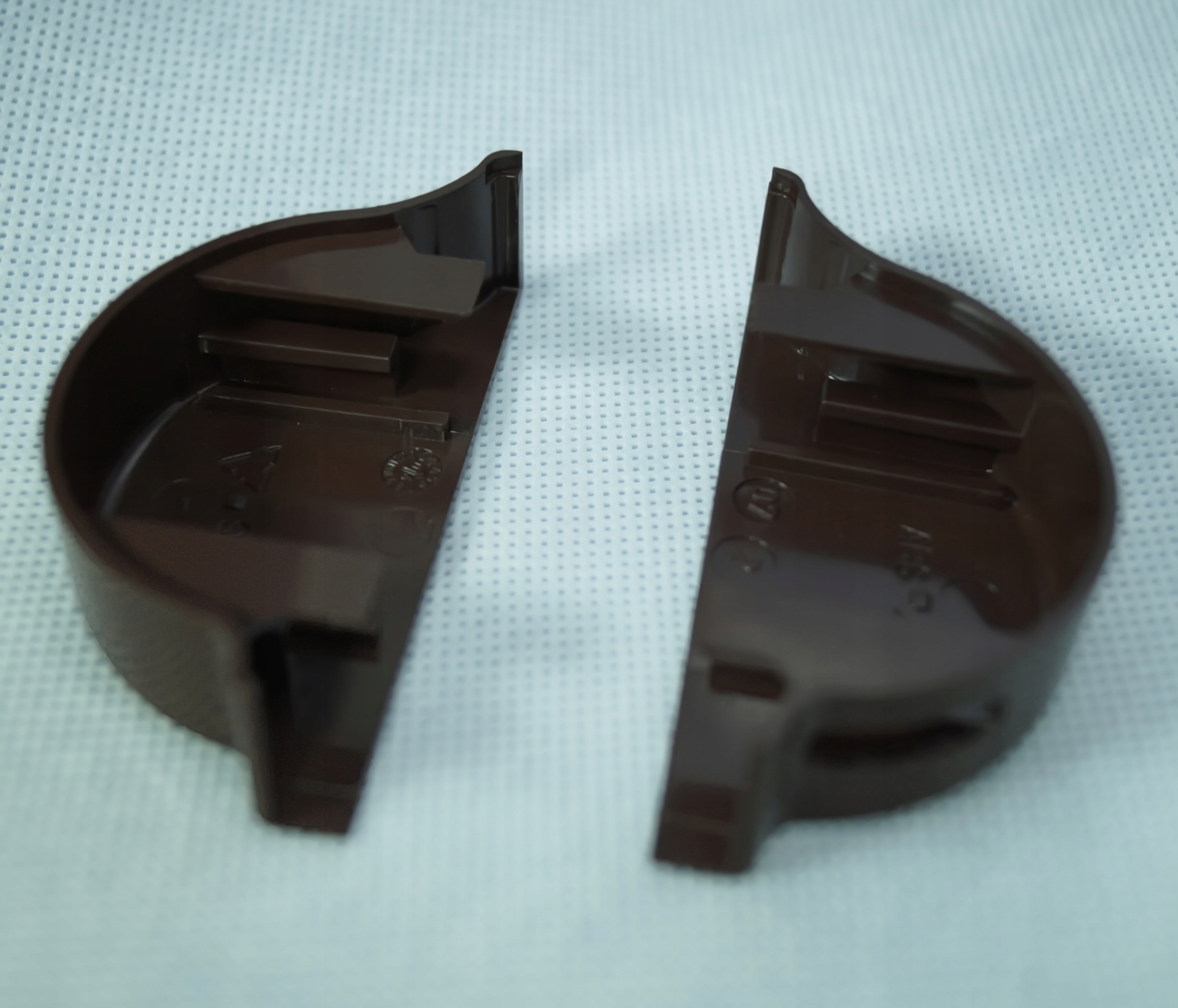 ZAŚLEPKI OSŁONKI BOCZNE KASETY MASKOWNICY ROLETY BESTA BRĄZ - 10kpl Marka Besta