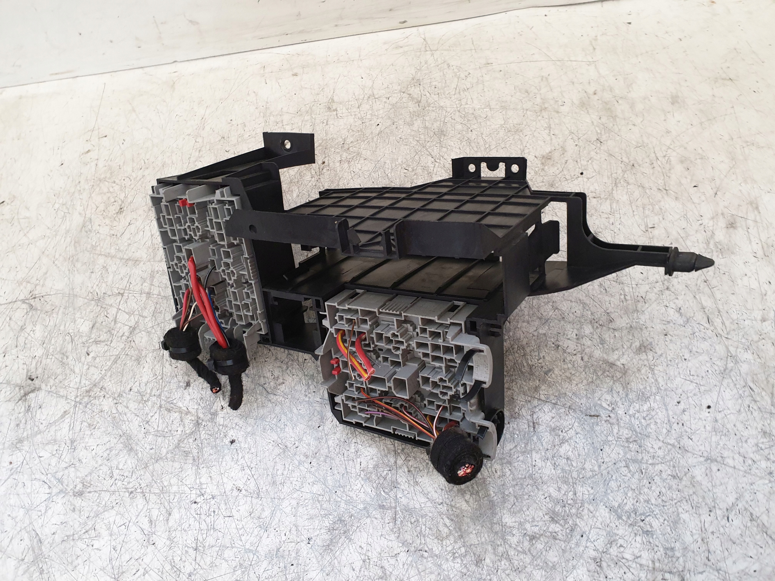 SKRZYNKA BEZPIECZNIKÓW VW TOUAREG 7L 5.0 V10 EU