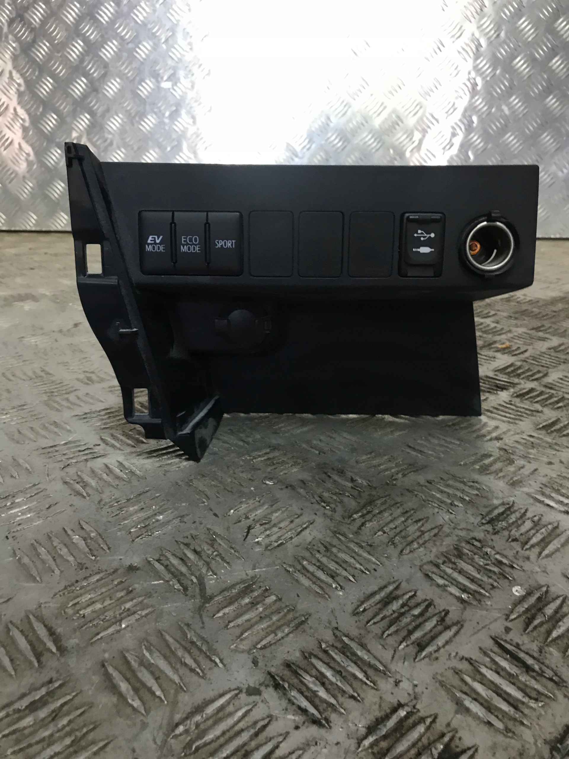 OSŁONA PANEL USB TOYOTA RAV 4 55433-42070