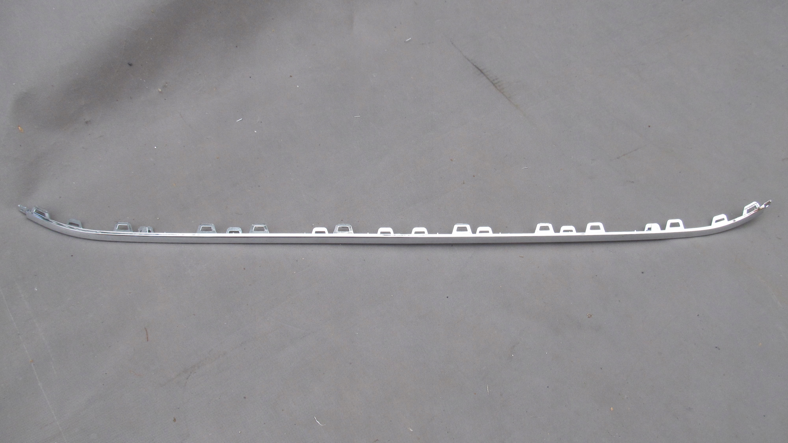 Listwa chrom dolny w zderzak VW Passat B8 Highline