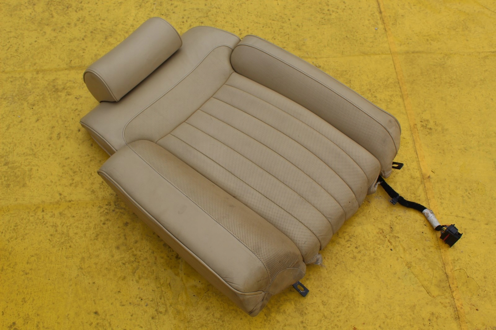 СПИНКА СИДЕНЬЯ ПРАВЫЙ ЗАД. ЗАДНЕЕ VW ФАЙЕТОН