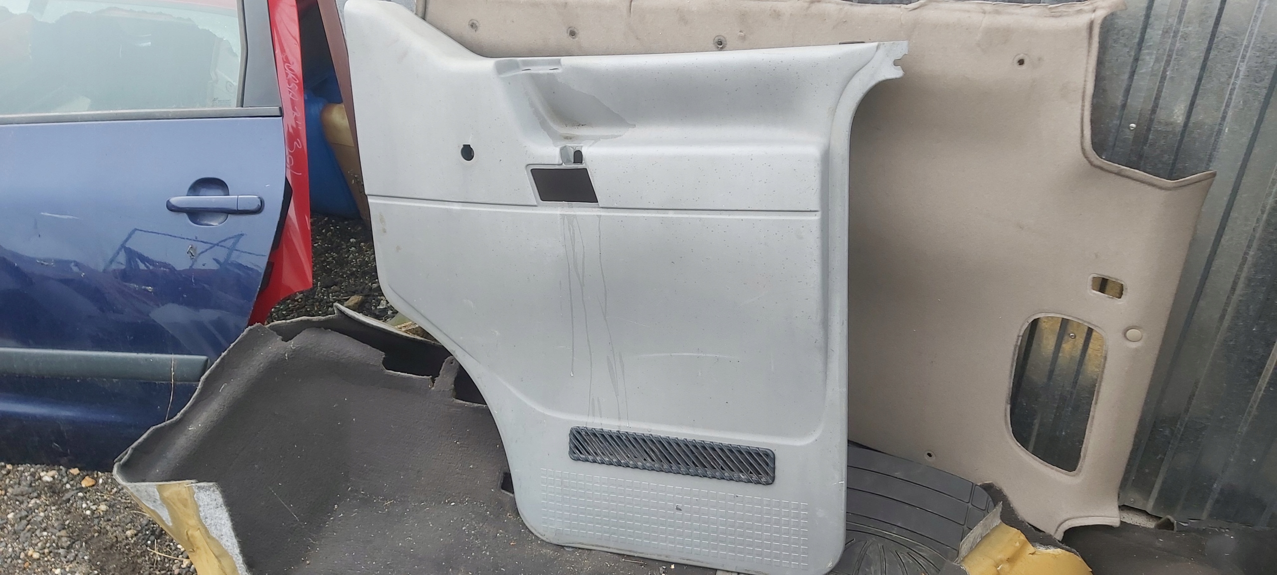 TAPICERKA BOCZEK DRZWI PRAWY VW T4