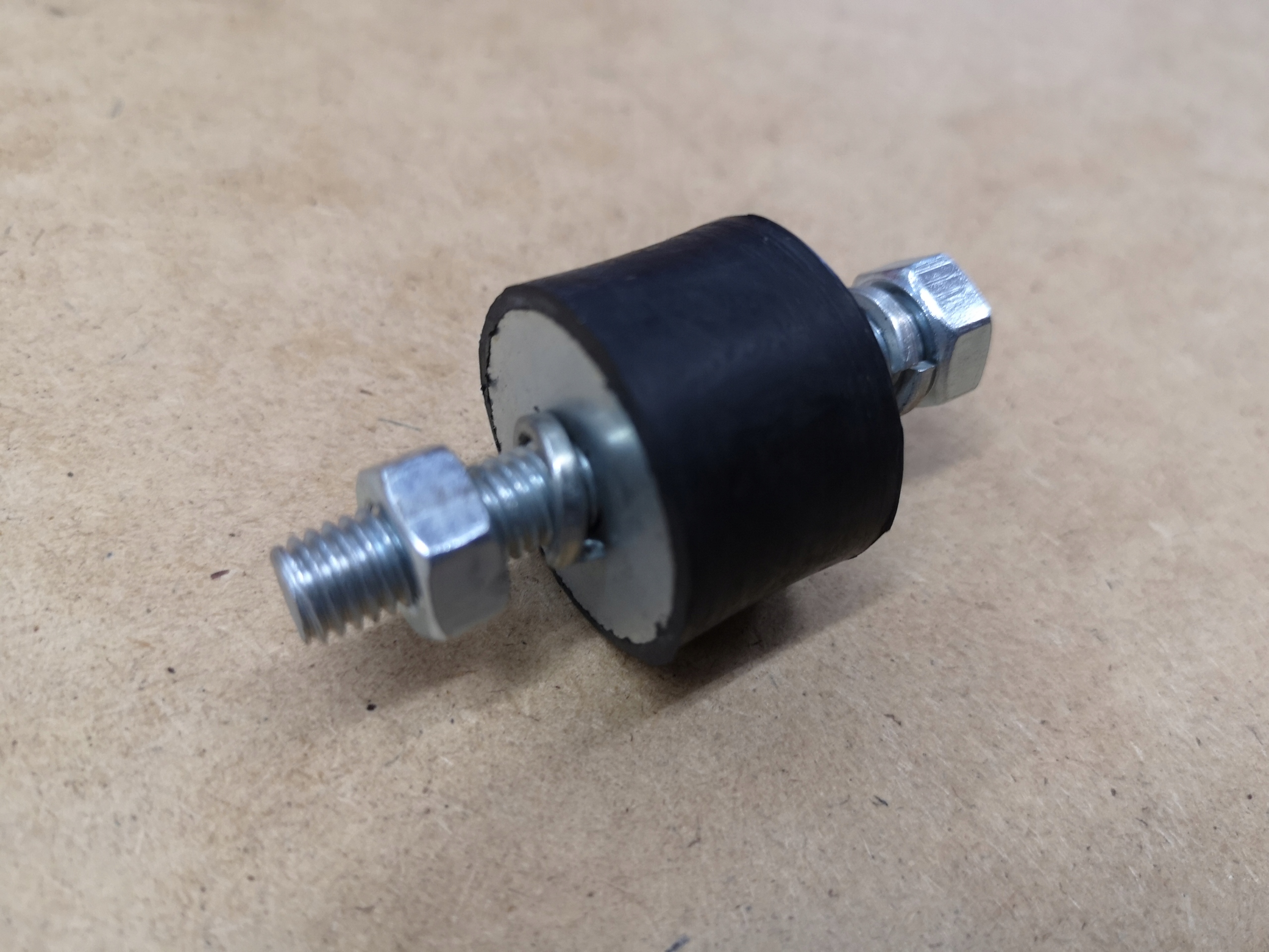 Poduszka chłodnicy guma metal 30x20m8 SCANIA Numer katalogowy części 44449