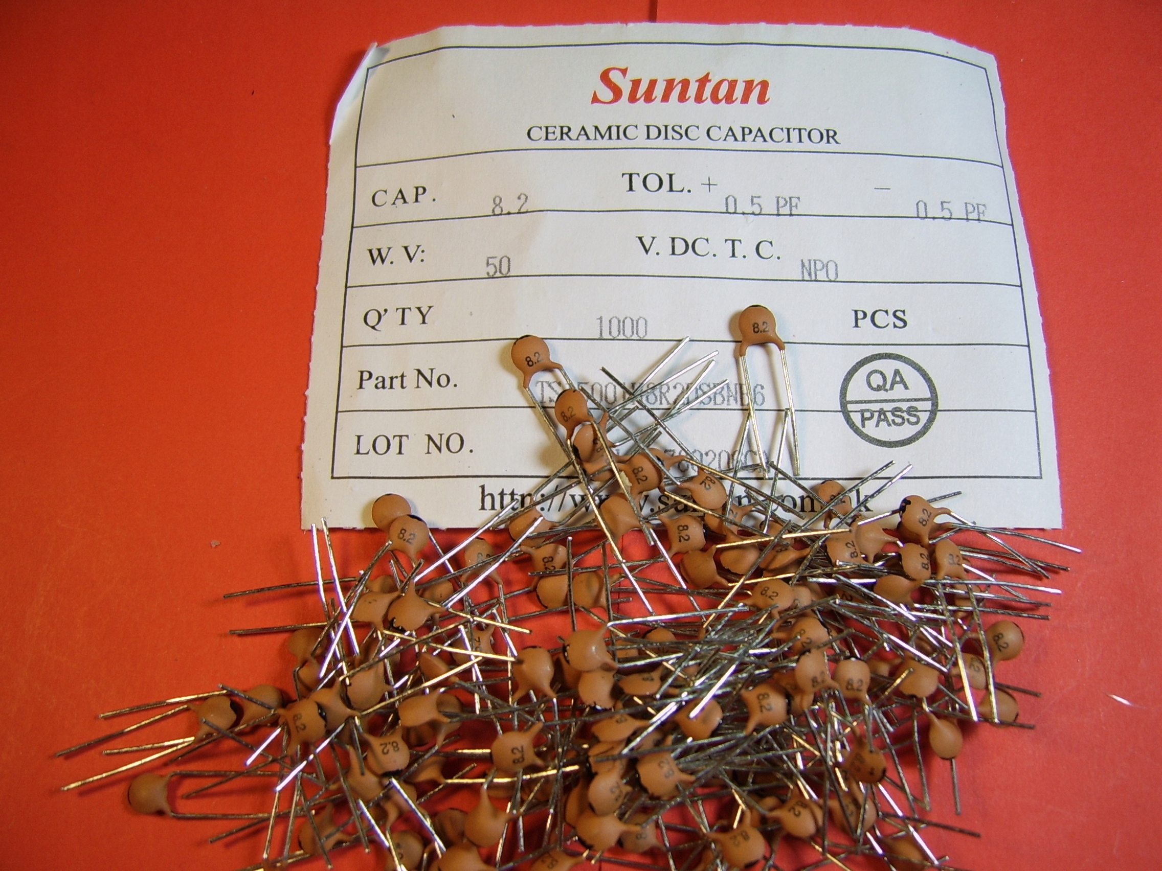 100x 8.2pF 50V +/-0.5pF NP0 kond. ceramiczny Tht