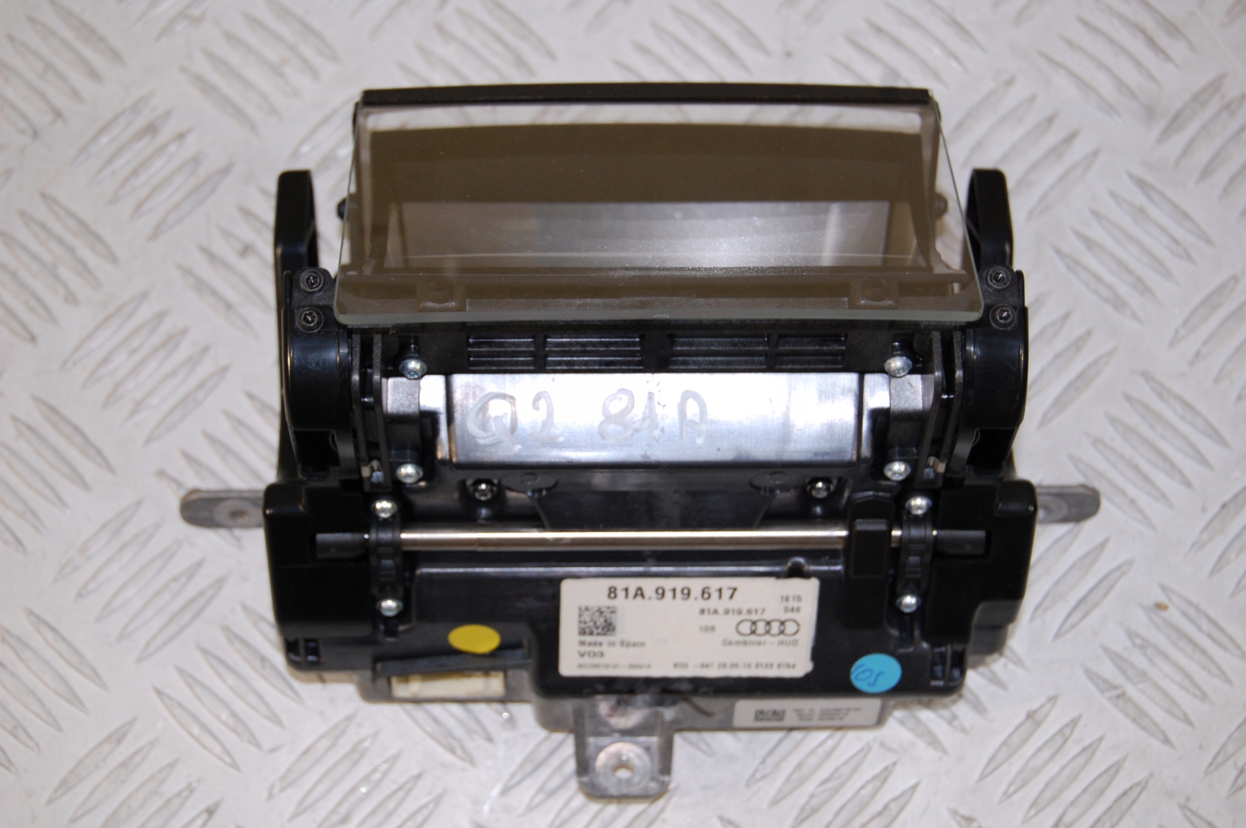 ГОЛОВА UP AUDI Q2 81A1a919617