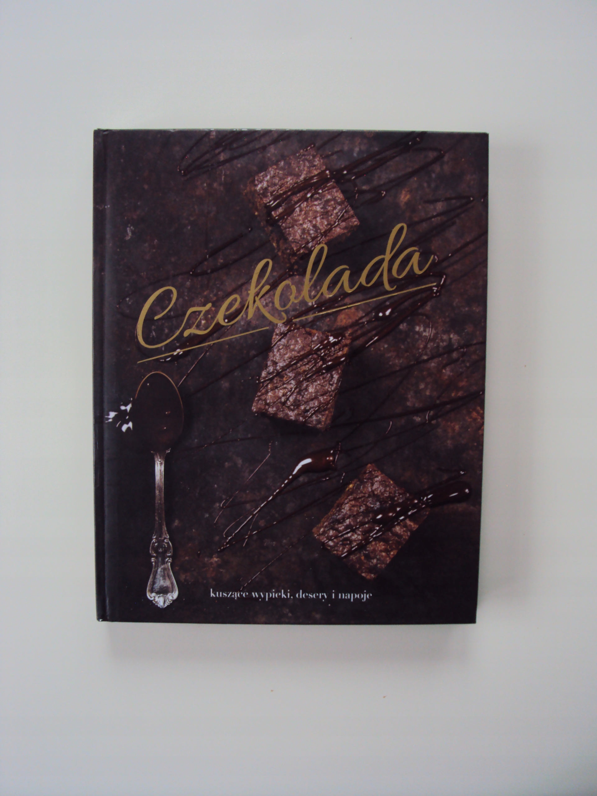 CZEKOLADA. KUSZĄCE WYPIEKI , DESERY I NAPOJE Gatunek Ciasta, desery