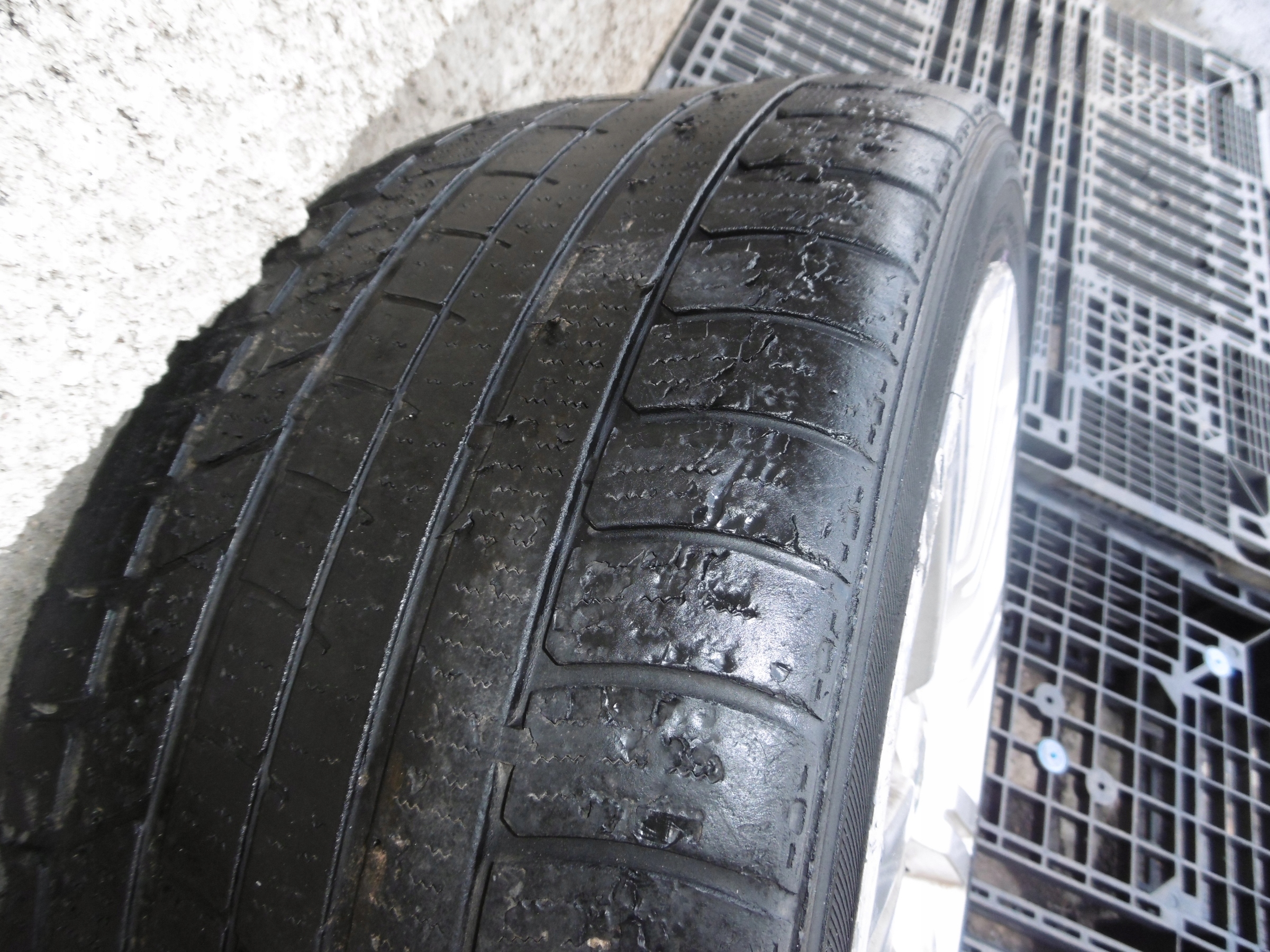 ALUFELGA + OPONA R 20 275/40 LAND RANGE ROVER Rodzaj felg Aluminiowe