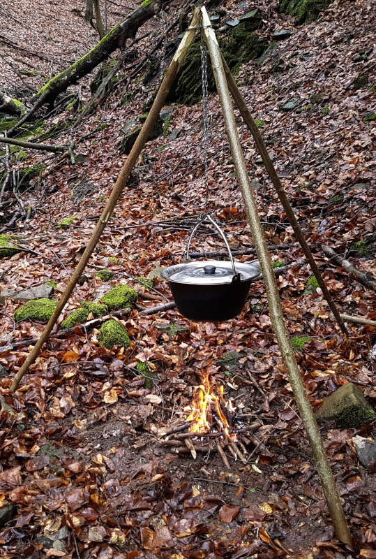 TRÓJNÓG NA OGNISKO KOCIOŁEK GRILL BUSHCRAFT Kod producenta t2