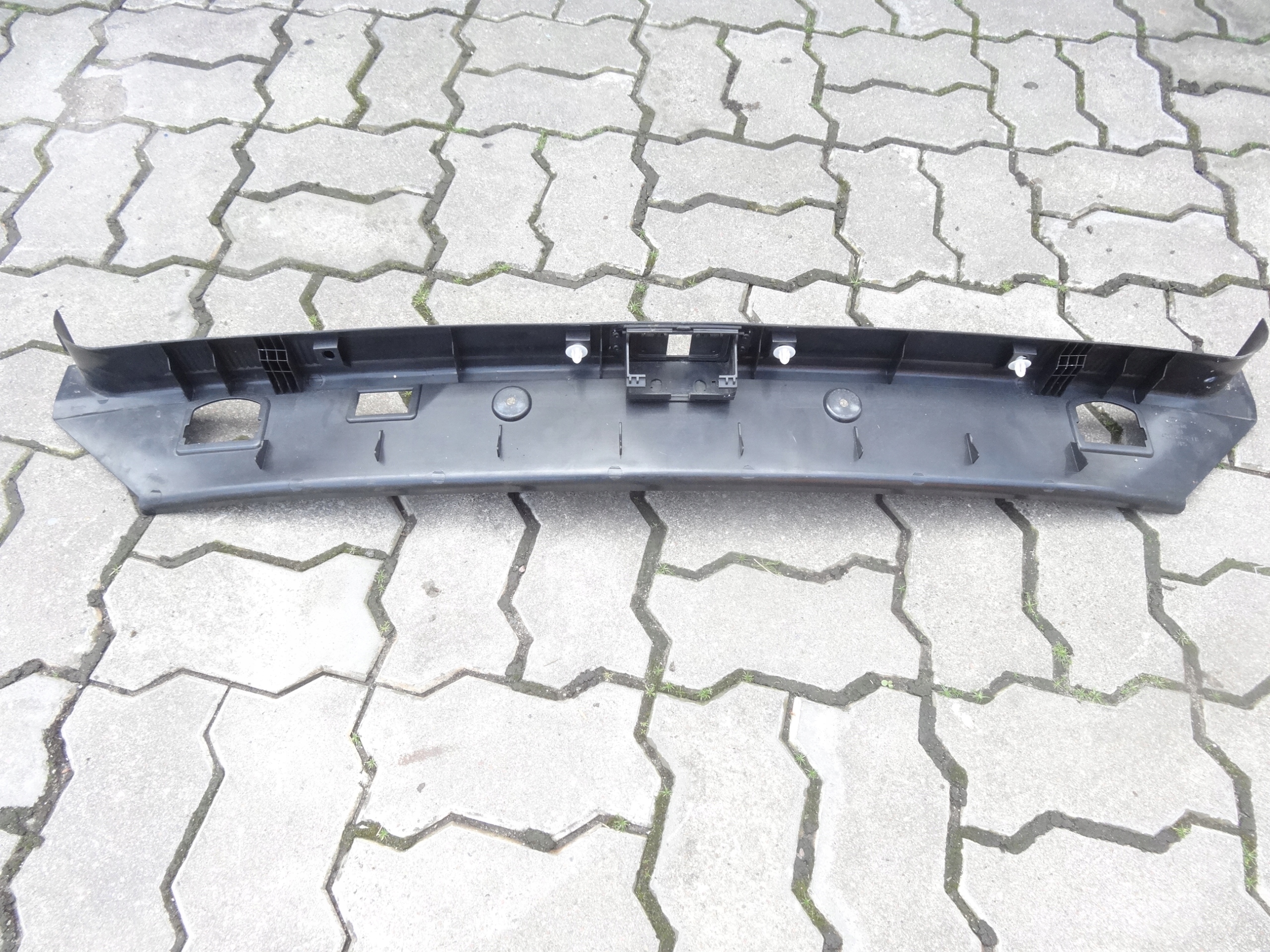 AUDI A8 D2 OSLONA LISTWA BAGAZNIKA PASA 4D0863471B Typ samochodu Samochody osobowe