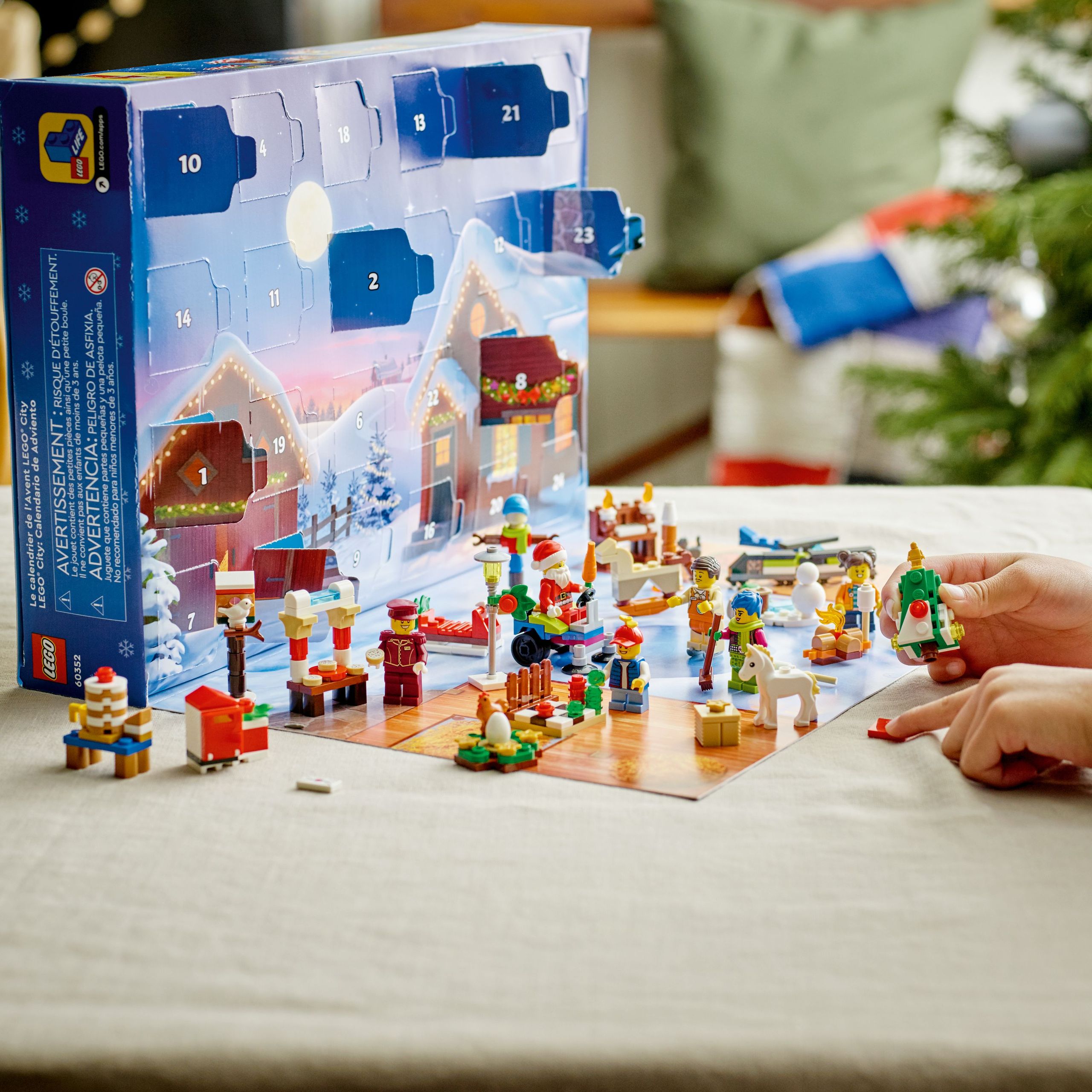 Адвент-календарь LEGO City 60352 2022, 287 деталей и минифигурка Санта-Клауса, от 5 лет, упаковка помята — фото 6