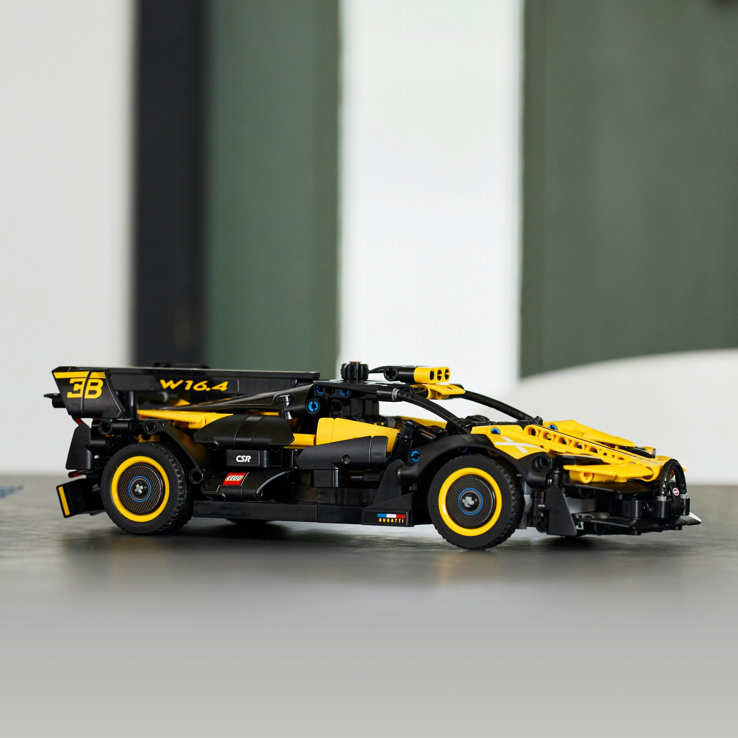 LEGO Technic Bolid Bugatti 42151 + KATALOG PDF Materiał plastik