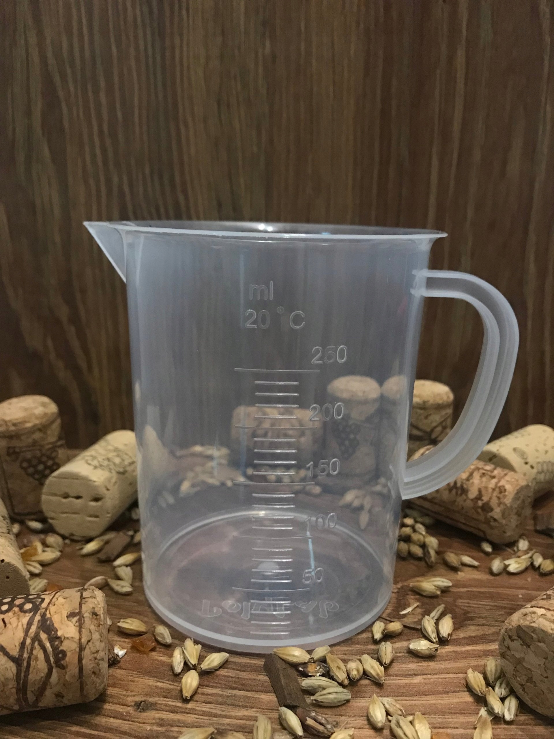 

Zlewka Pp 250ml z wylewem uchem skala tłoczona