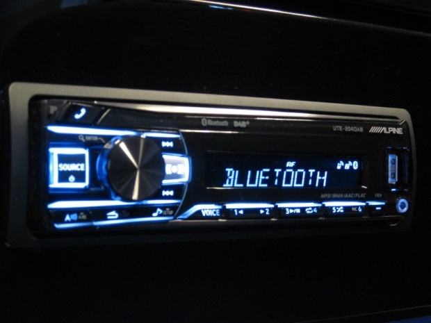ALPINE UTE-204DAB BT + MIKROFON + DAB + FLAC + USB + MULTICOLOR Rodzaj akcesoryjny