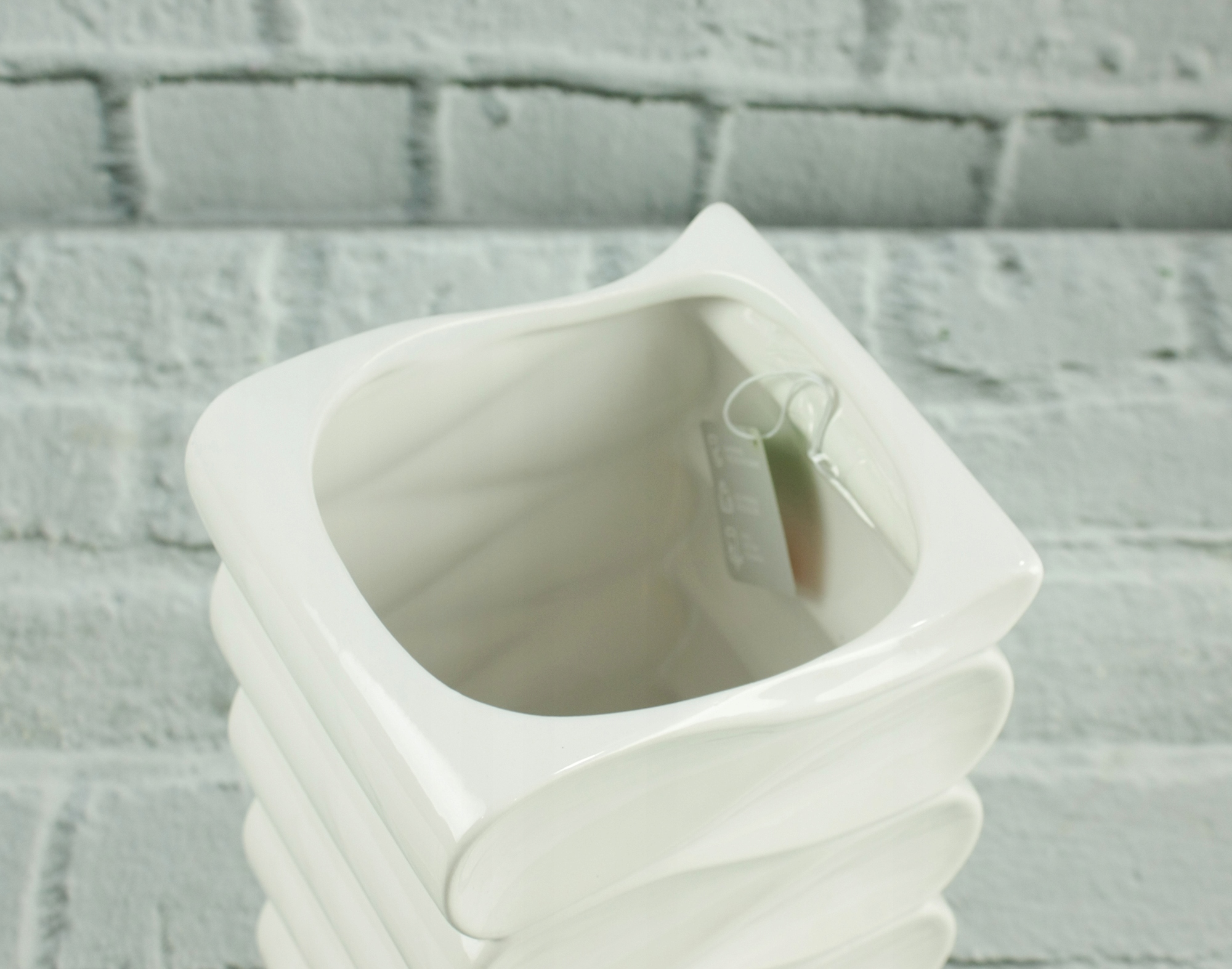 Wazon ceramiczny biały fala DEcodomi Materiał ceramika