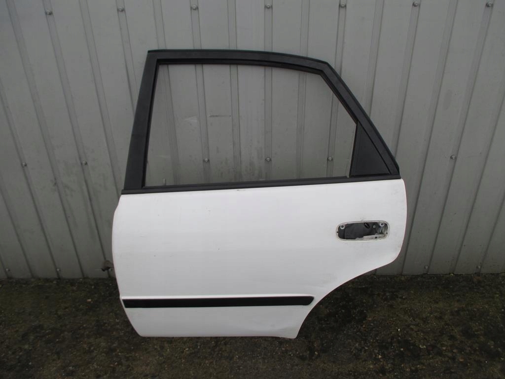 TOYOTA COROLLA E11 LIFTBACK 99-02 DRZWI LEWY TYŁ