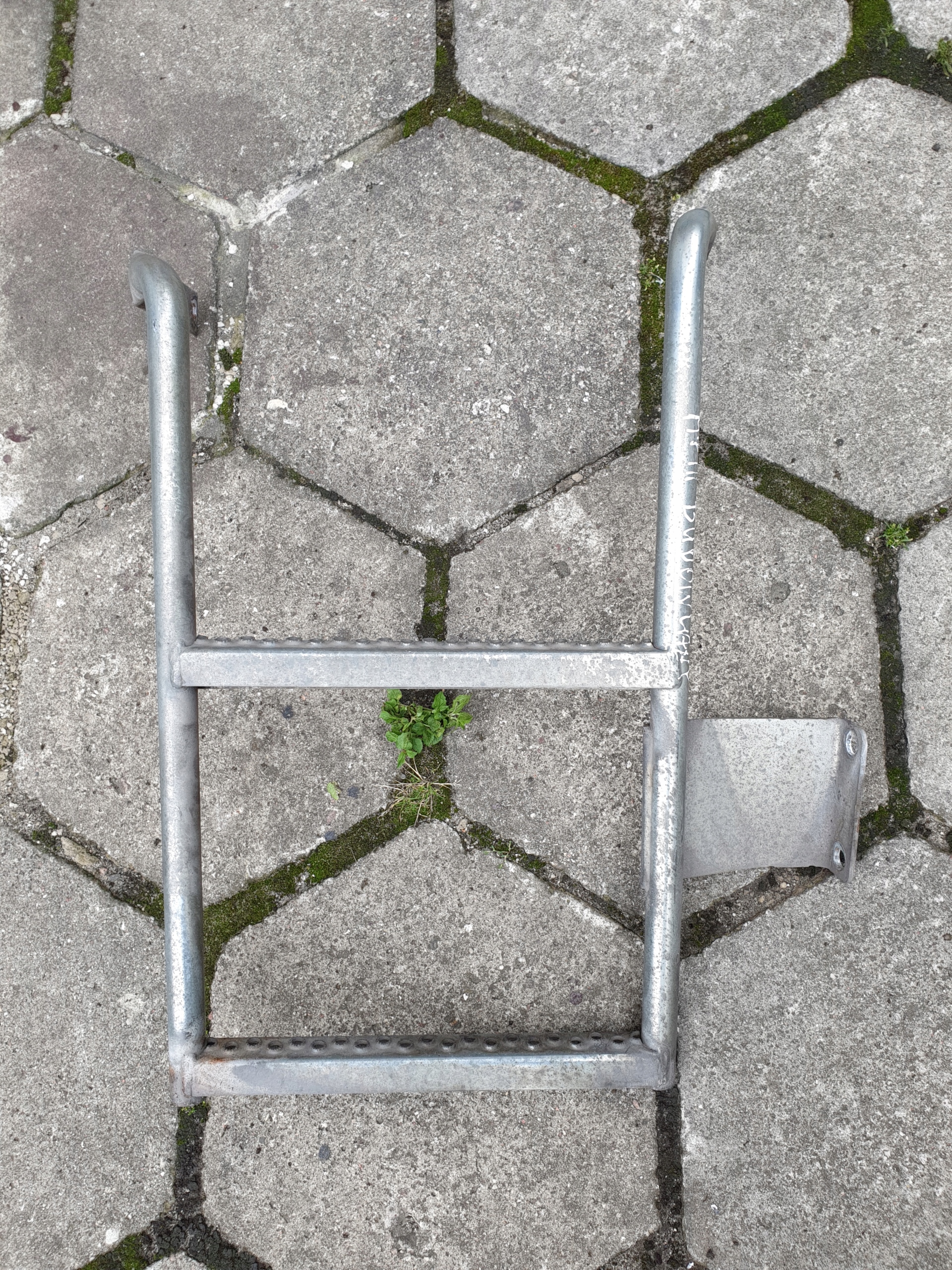 941 520 - ACTROS MP3 MP2 ЛЕСТНИЦА СТУПЕНЬКИ СТУПЕНЬКИ