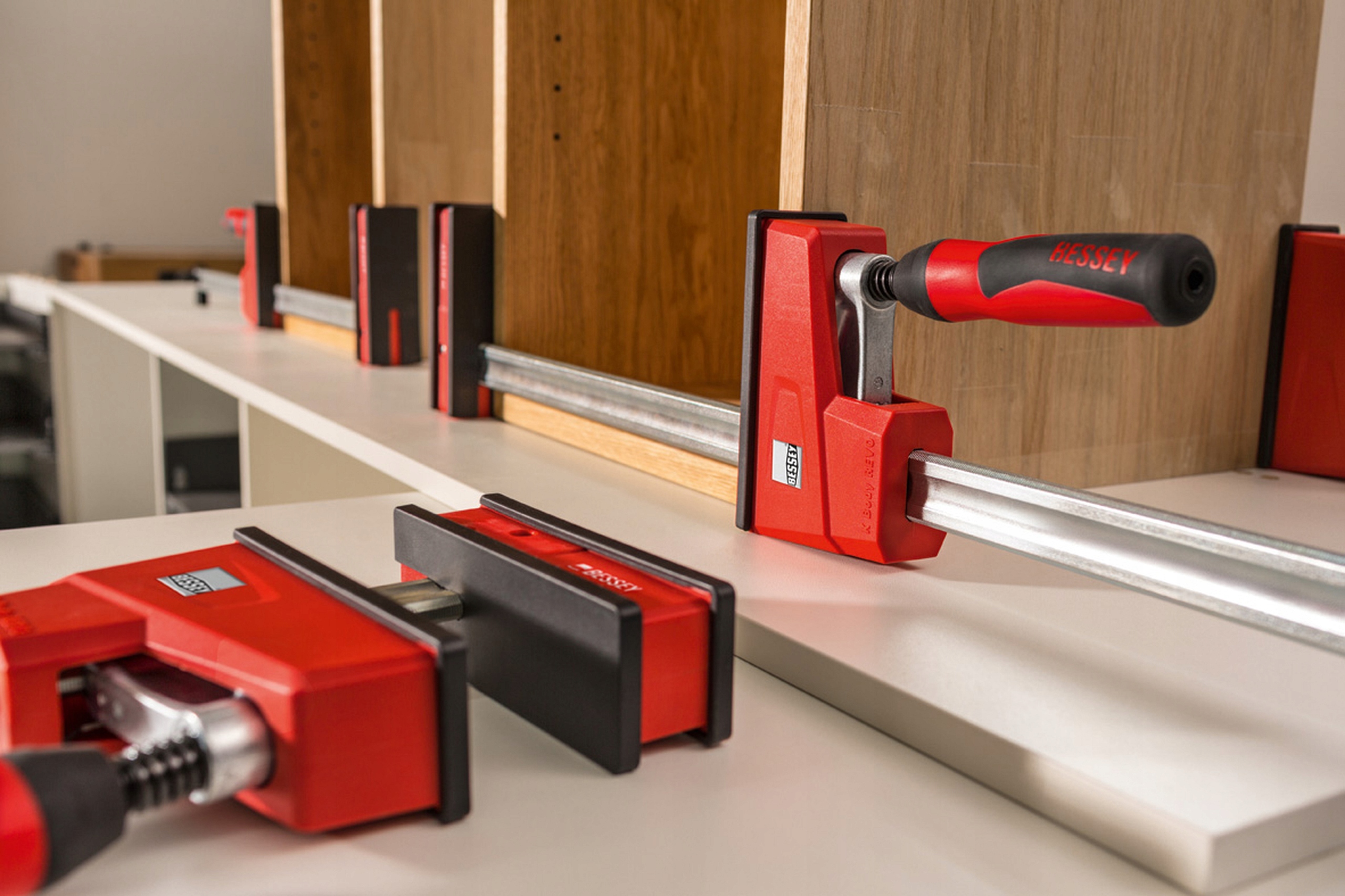 Корпусная струбцина Bessey Revo