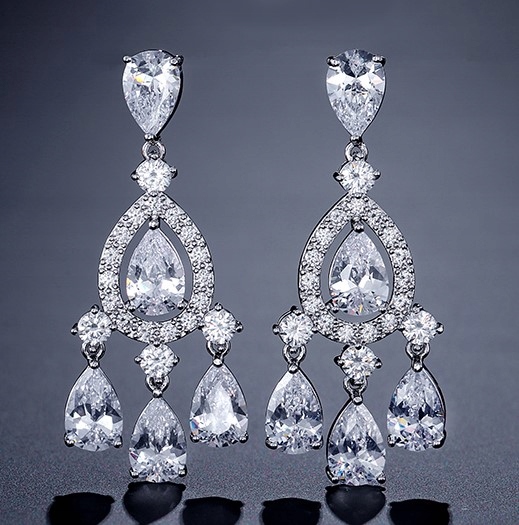 EKSKLUZYWNE KOLCZYKI, DIAMENTOWE CYRKONIE, PIĘKNE Marka TOTU