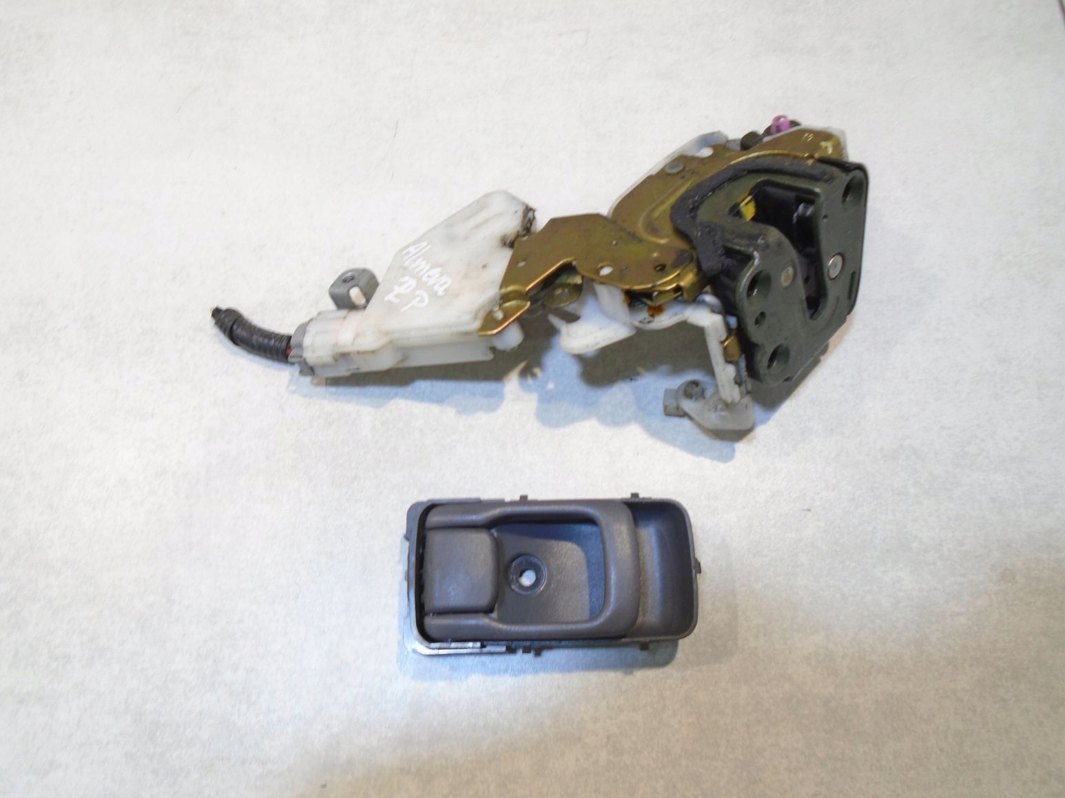 ниссан альмера дверной замок