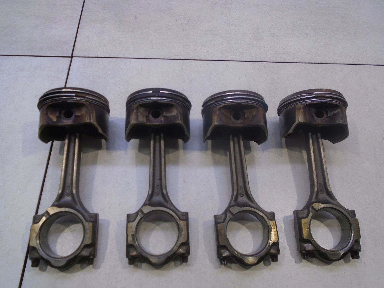 ПОРШЕНЬ ШАТУН FOCUS MK1 2.0 16V