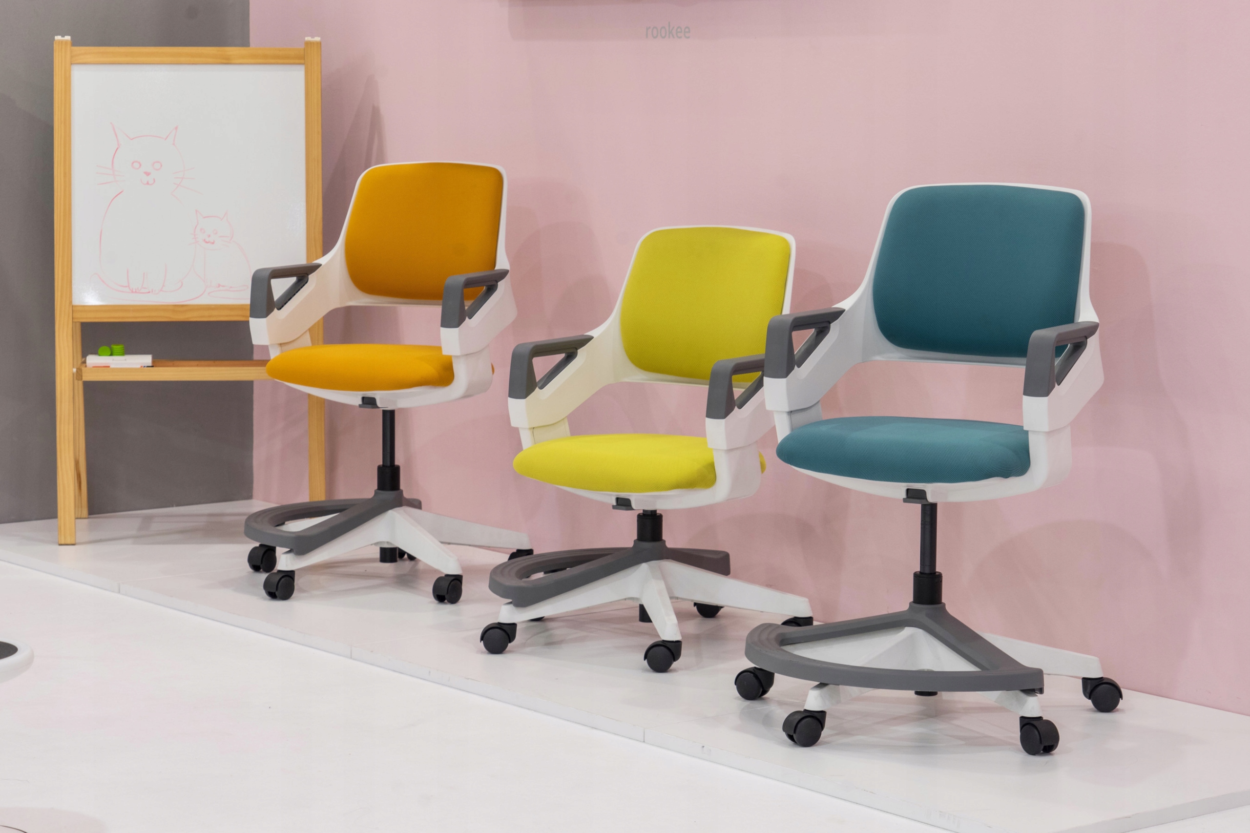 FOTELIK ROSNĄCY Z DZIECKIEM ROOKEE Royalblue Głębokość mebla 41 cm