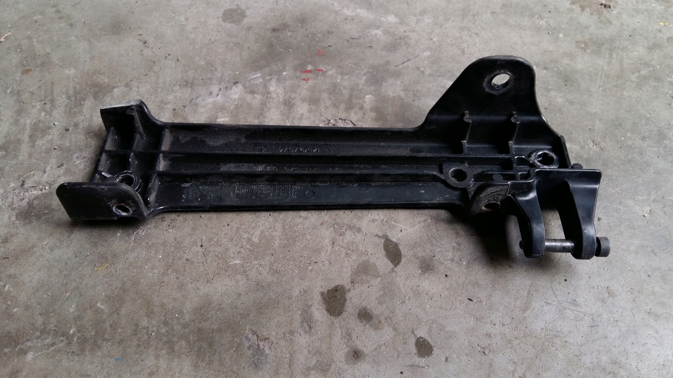 941 824 - ACTROS КРОНШТЕЙН КРЕПЛЕНИЕ КАПОТА МАНЕКЕН ПЕТЛИ FVAT