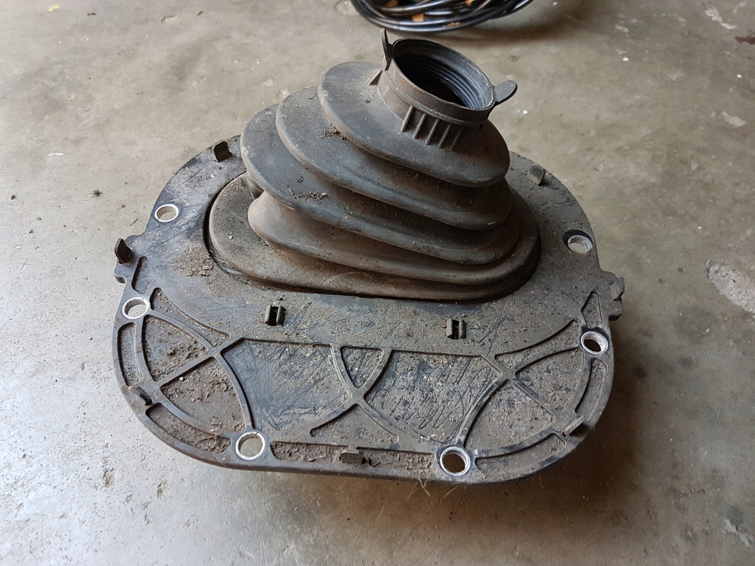 ACTROS MP4 КРИШКА ВАЛУ РУЛЬОВОЇ ТЯГИ