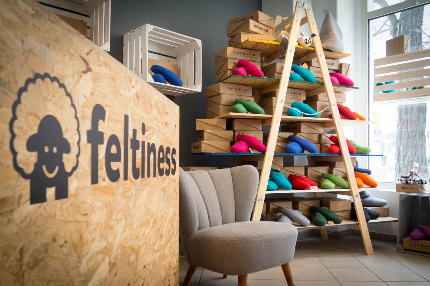 KAPCIE FILCOWE PAPCIE WEŁNIANE FELTINESS 37/38 Wzór dominujący bez wzoru