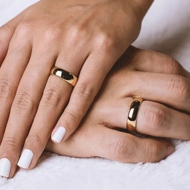 ZŁOTA KLASYCZNA OBRĄCZKA ŚLUBNA STAL 316 1SZT. KO1 Szerokość 6 mm