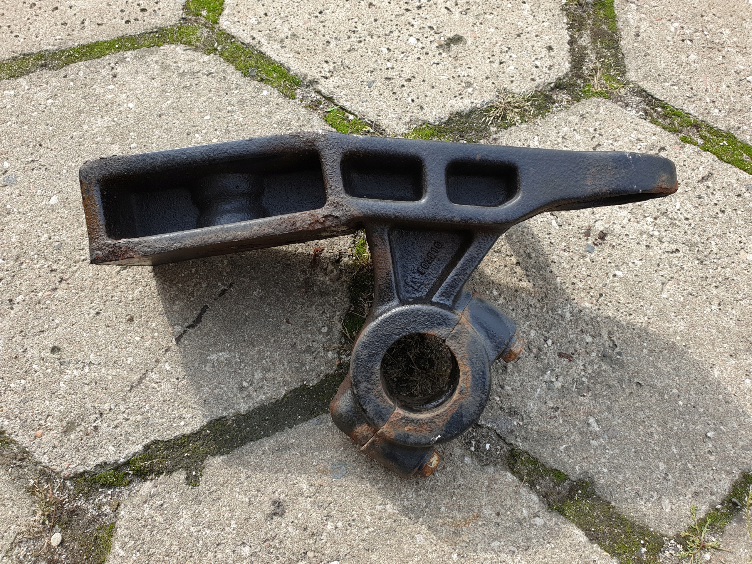 943 323 - ATEGO AXOR ACTROS КРЕПЛЕНИЕ КРОНШТЕЙН СТАБИЛИЗАТОРА