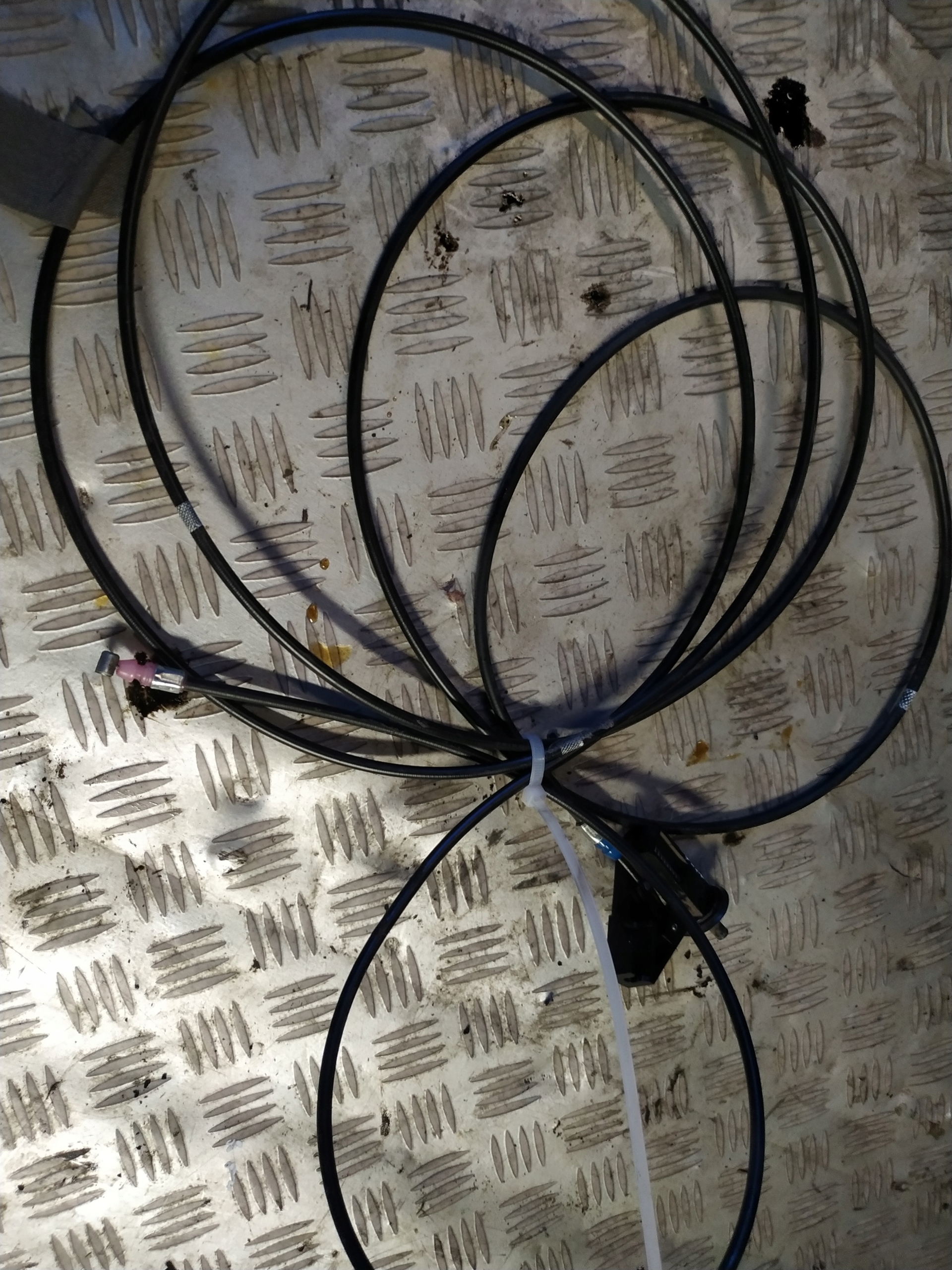 LINKA OTWIERANIA WLEWU SUZUKI GRAND VITARA II 1.9