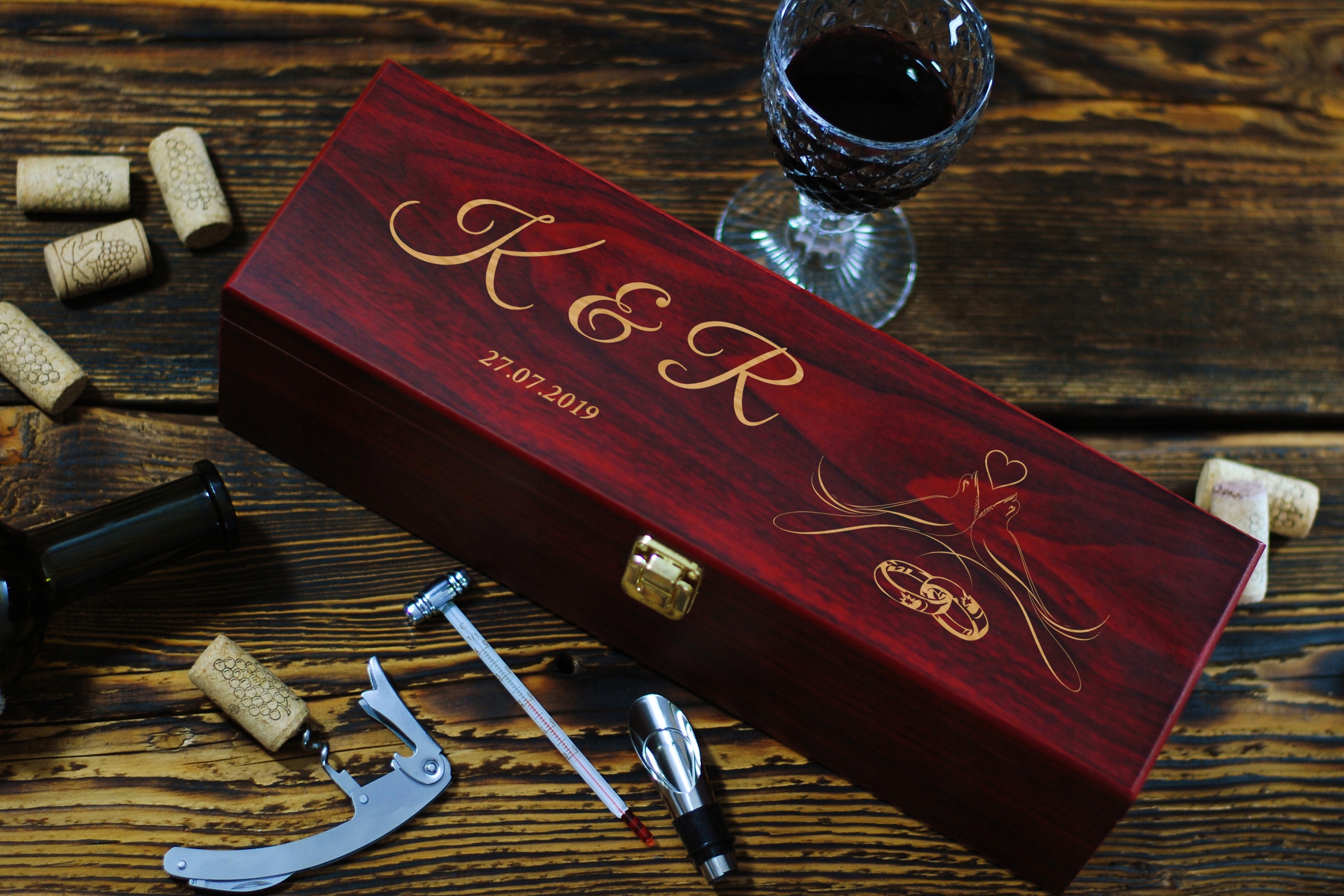 SKRZYNKA NA WINO z akcesoriami ŚLUB GRAWER jubileusz PARAPETÓWKA SK42 EAN (GTIN) 5906076460531