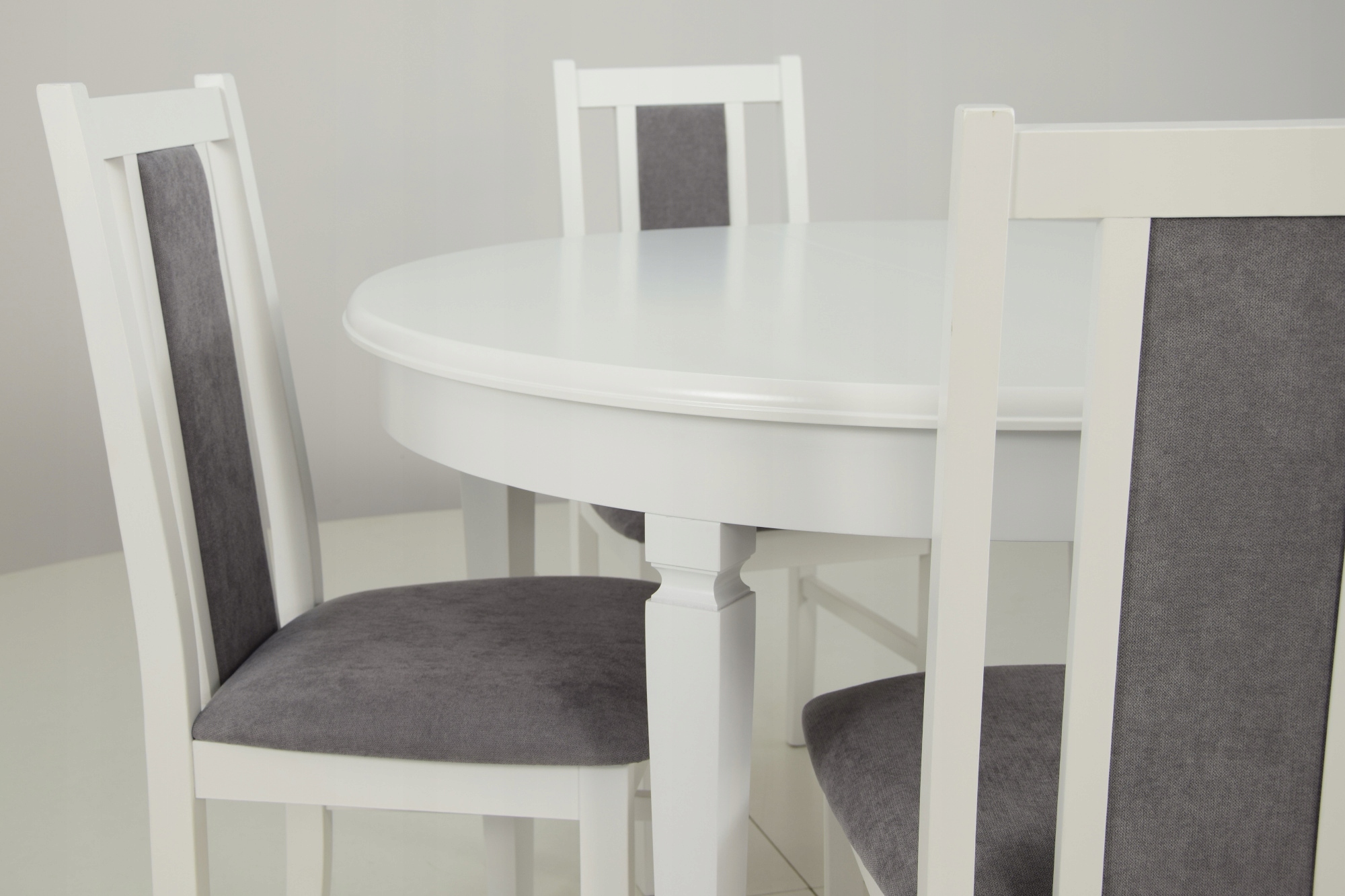 Rozkładany okrągły stół i 4 krzesła KOMPLET MEBLI Szerokość mebla 110 cm