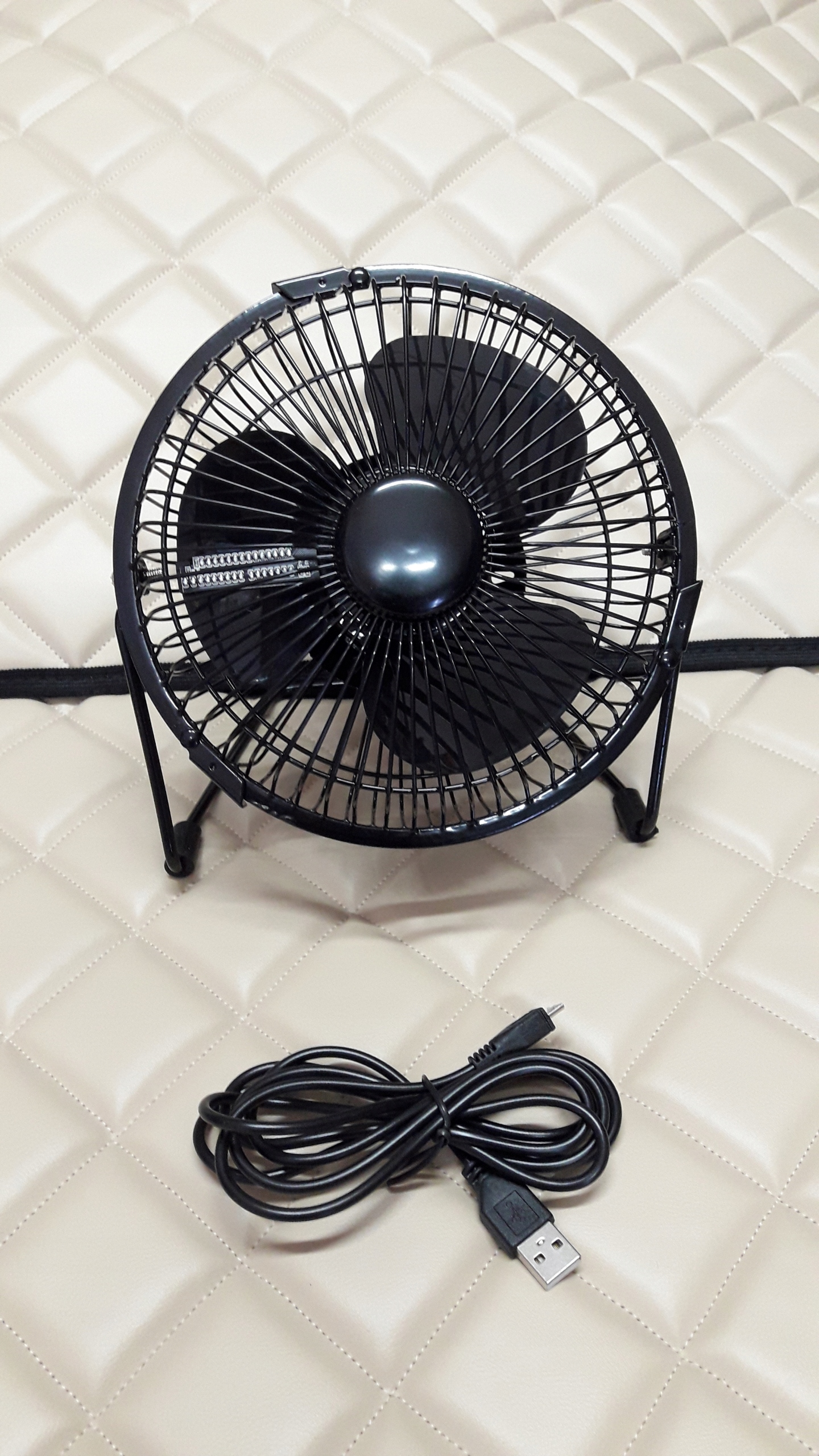 WIATRAK WENTYLATOR USB ZEGAR+TERMOMETR LED NOWOŚĆ Producent inny