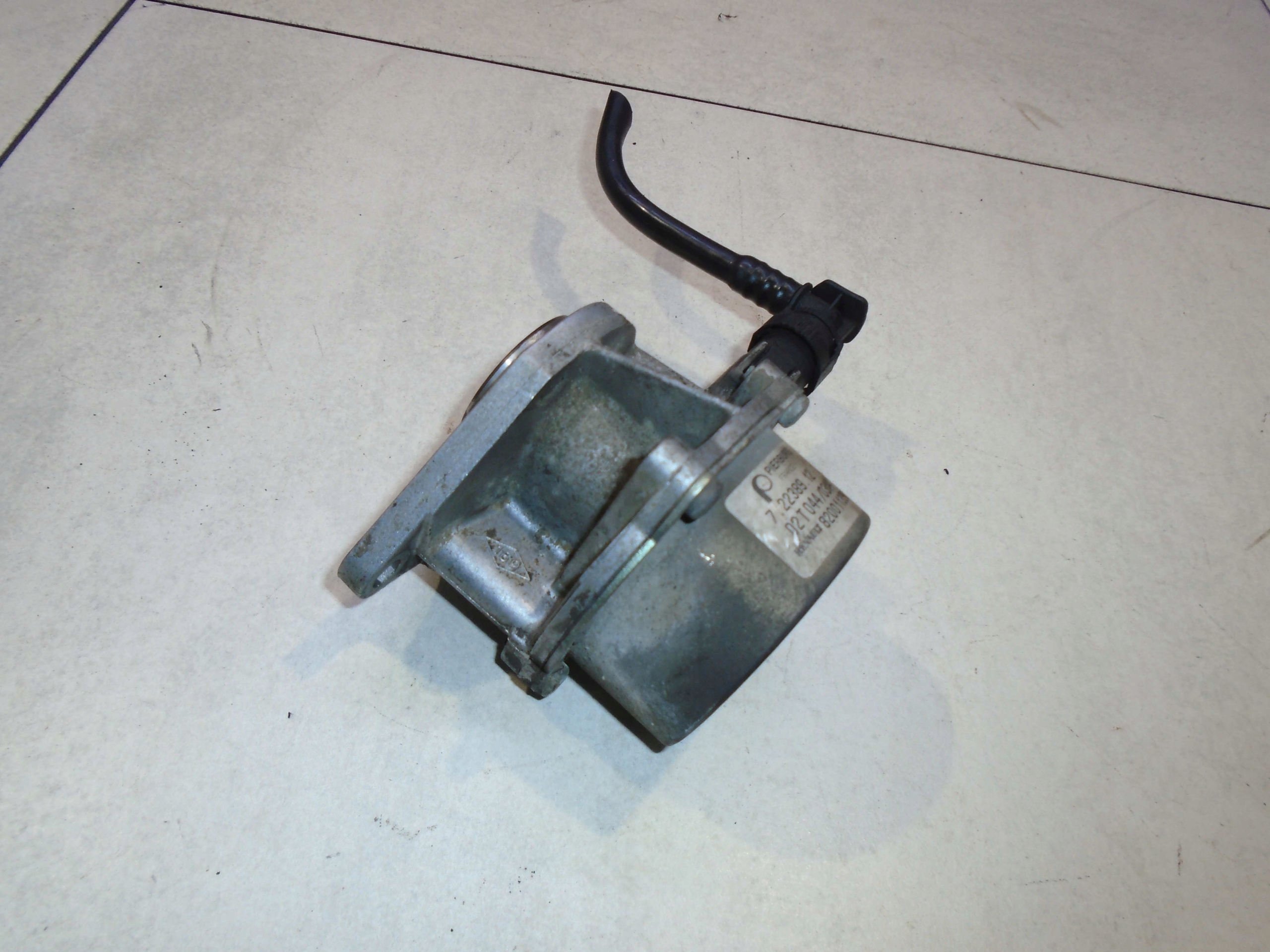насос вакум renault CLIO 1.5 8200113585