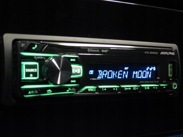 ALPINE UTE-204DAB BT + MIKROFON + DAB + FLAC + USB + MULTICOLOR Komunikacja Bluetooth