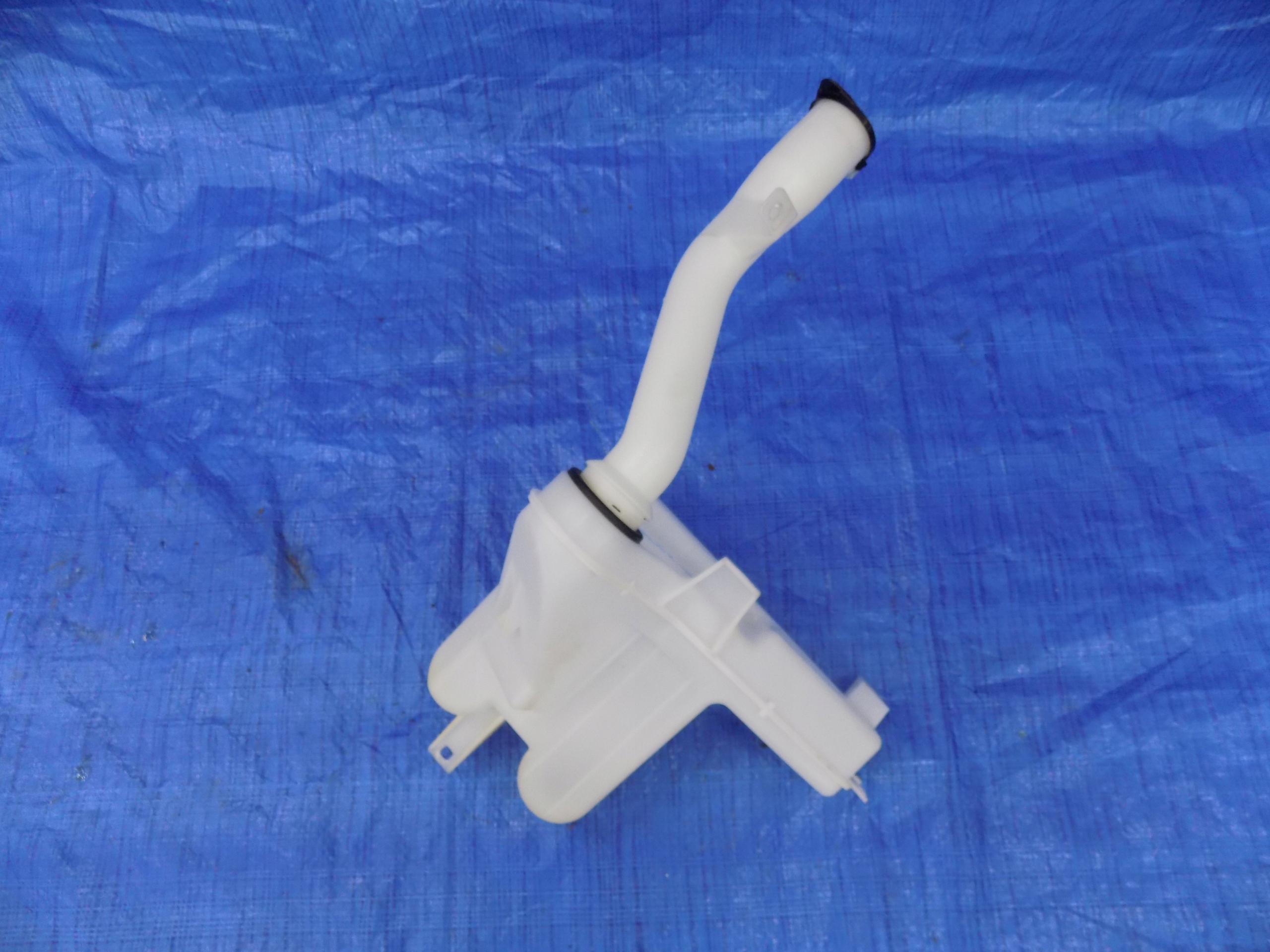 БАК ОМЫВАТЕЛЯ HILUX 2,5 D4D 05-11R