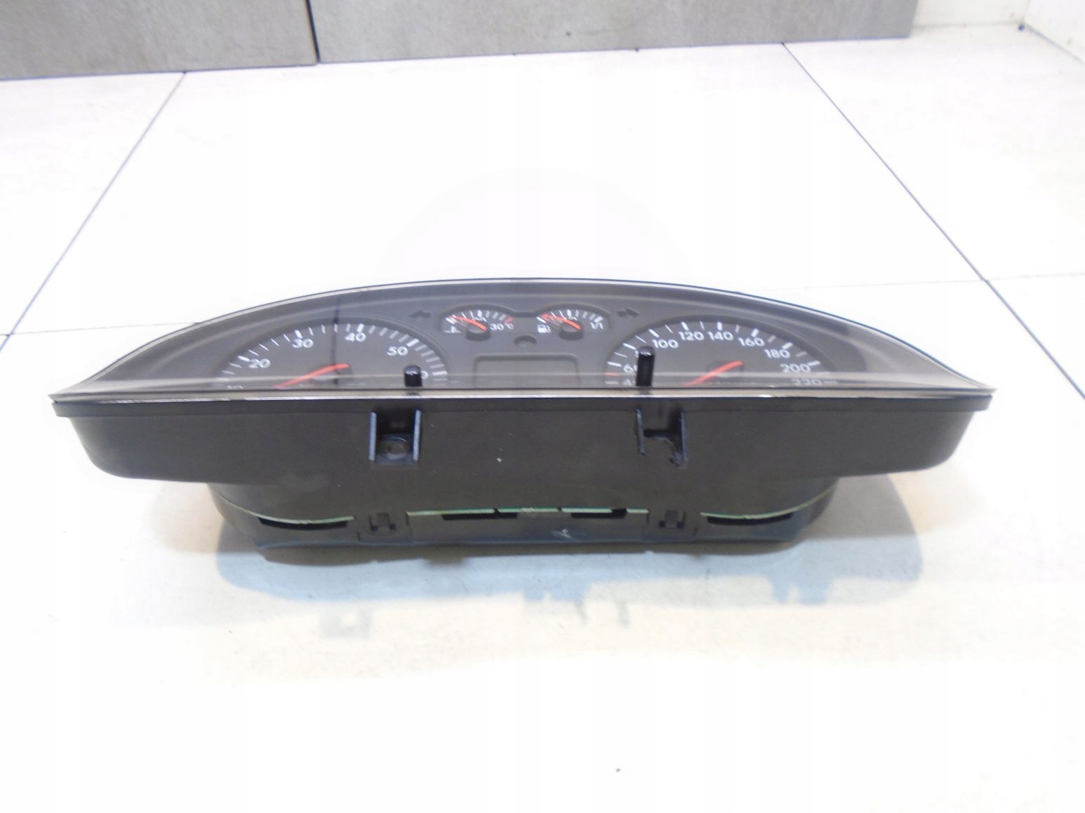 спидометр часы vw PASSAT B5 1.6b 3B0919861B