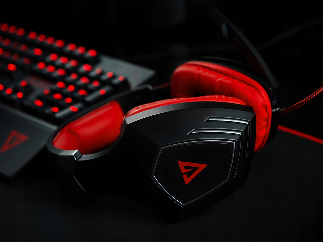 SŁUCHAWKI GAMINGOWE Z MIKROFONEM NA PAŁĄKU MODECOM VOLCANO RAGE Model MC-831 RAGE