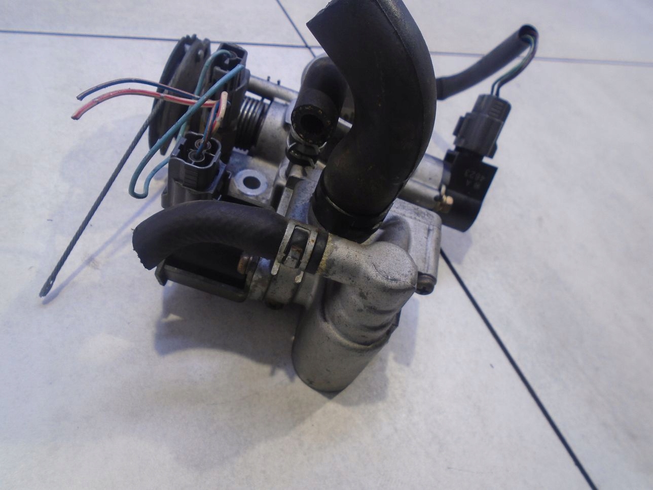 ДРОССЕЛЬНАЯ ЗАСЛОНКА mazda 323C BA 1.3 16V E1T01071