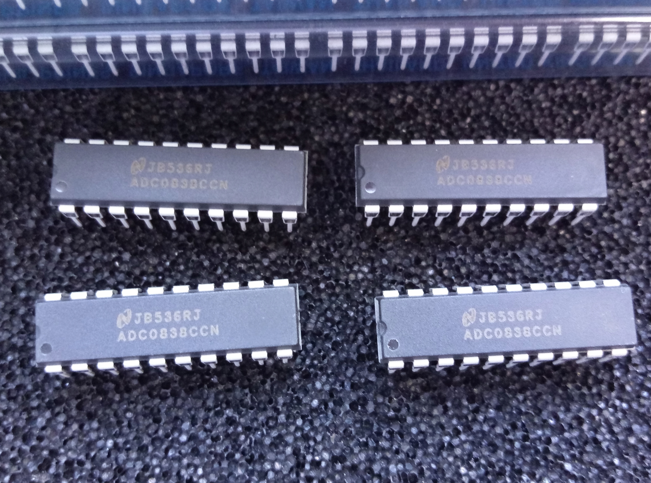 [1szt] ADC0838CCN 8-bit A/D converter DIP20