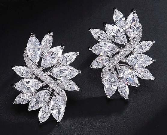 EKSKLUZYWNE KOLCZYKI, DIAMENTOWE CYRKONIE, PIĘKNE Marka TOTU